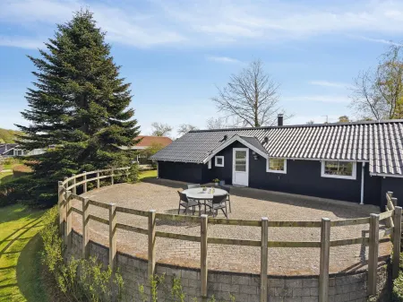 "Petrus" - 750m from the Sea