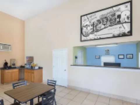 Super 8 by Wyndham Kingsland I-95/Naval Base Area Hotels in Kingsland