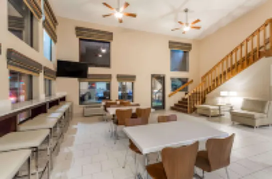 Super 8 by Wyndham Longmont/Twin Peaks Hotels in Longmont