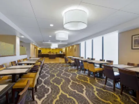 La Quinta Inn & Suites by Wyndham Springfield MA Hotels in Springfield