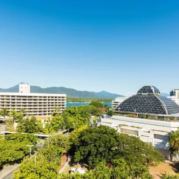 Pacific Hotel Cairns Отели в г. Кэрнс