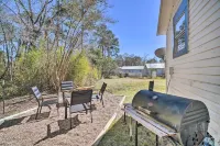 Cozy Livingston House w/ Fenced Yard + Patio! - parking
