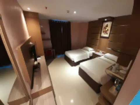 Puncak MG Hotel Hotels in Bukitintan