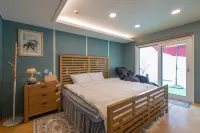 Namhae Boolgeun Noeul Pool Villa