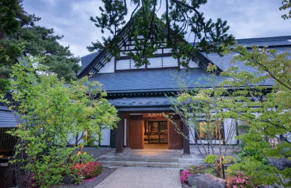 山形塔基納米旅館