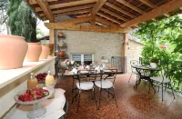 Maison d'Hôtes et Roulotte" le 6 Bis" Hotels in Romans-sur-Isère