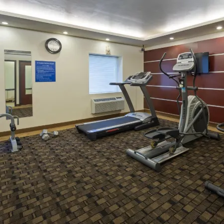 Days Inn & Suites by Wyndham Milwaukee