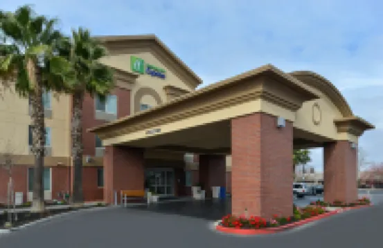 Holiday Inn Express WOODLAND by IHG