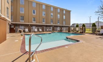 Holiday Inn Express & Suites Starkville