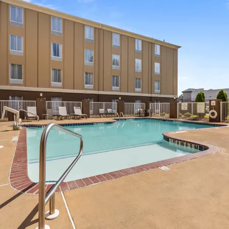 Holiday Inn Express & Suites STARKVILLE by IHG