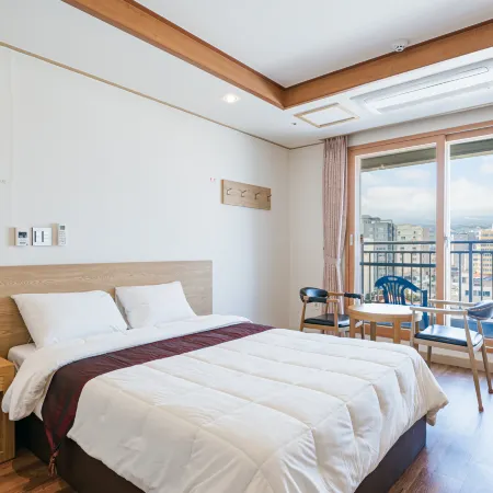 Seogwipo Eia Hotel Отели рядом с достопримечательностью «Храм Ёнхваса»