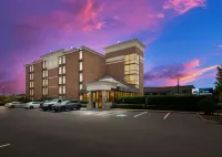 Best Western Hampton Coliseum Inn - Bãi đậu xe