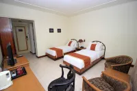 Hotel Merdeka Kediri فنادق في Kota