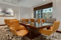 Embassy Suites by Hilton Alpharetta Halcyon Hotel di Forsyth County