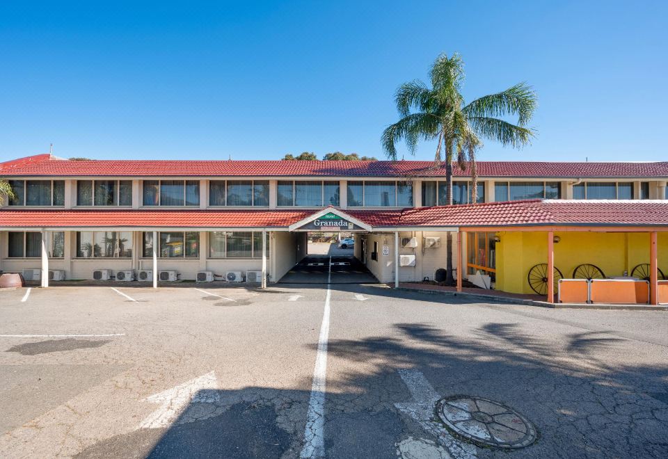 아델라이드 그라나다 수영장 시설