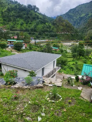 Phulwari Resort Hotel dekat Triyuginarayan Temple