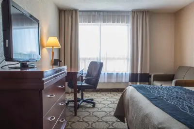 Comfort Inn Hotels near Foot Locker