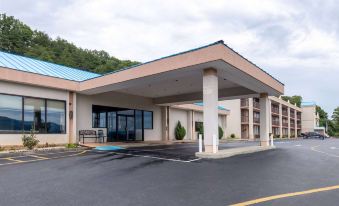 Howard Johnson by Wyndham Salem Hotel & Conference Center