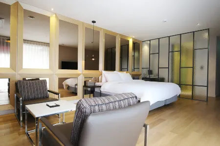 Gongju (Donghaksa) Hotel Moon Отели рядом с достопримечательностью «Donghaksa»