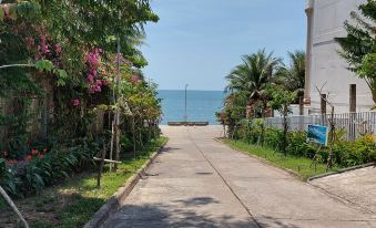 Victoria Phu Quoc Hotel Beachfront Night Market