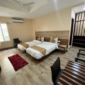 Hotel Magic Square(1 Km Away from Train Station) Hotels near Arya Vidyapeeth College Play Ground