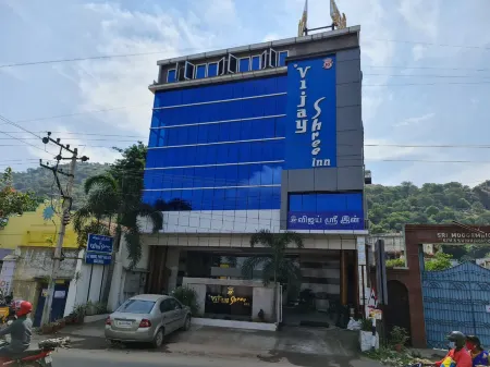 Vijay Shree Inn Отели рядом с достопримечательностью «Sripuram Golden Temple»