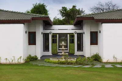 古爾莫哈爾格林斯 - 高爾夫鄉村俱樂部飯店 Rai University Ahmedabad Gujarat附近的飯店