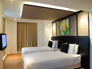 다바남 사로바르 포르티코 스위트