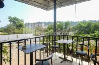 Travelista Homestay Near Gor Candradimuka Semarang Mitra RedDoorz فنادق في Gunung Pati