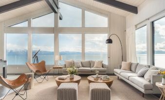 Lakeview by AvantStay Private Waterfront Cabin on Lake Tahoe w Hot Tub Views