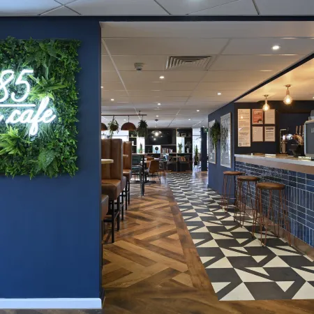 Travelodge Cambridge Orchard Park Отели рядом с достопримечательностью «Колледж Фицуильяма»