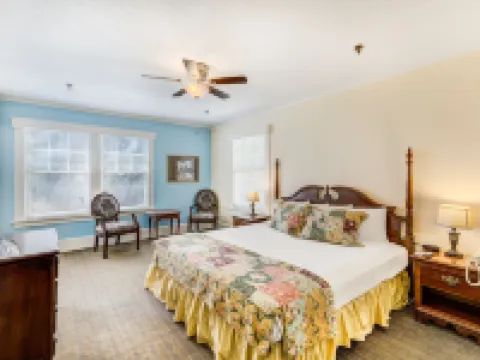 Lakeside Inn on Lake Dora Hotels in Lake County