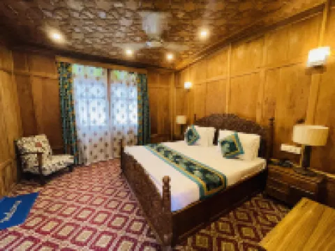 Sikandra Palace Group of Houseboats