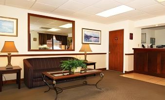 Econo Lodge Inn & Suites at Fort Moore
