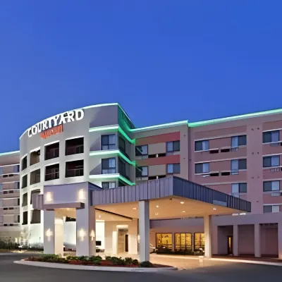 Courtyard Tulsa Woodland Hills Hotels near South Tulsa Baptist Church