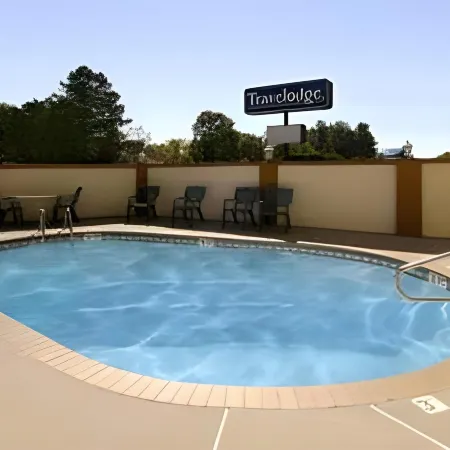 Travelodge by Wyndham Forest Park Atlanta South