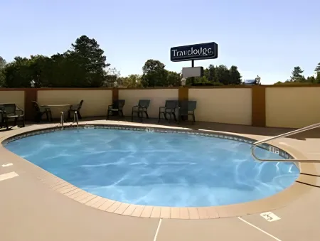 Travelodge by Wyndham Forest Park Atlanta South