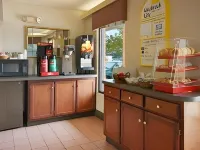 Days Inn by Wyndham Farmville - breakfast