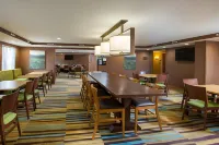 Fairfield Inn Manchester-Boston Regional Airport - breakfast
