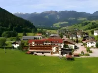 Landhotel Tirolerhof - Wildschönau - Premium Card im Sommer Hotels in Auffach