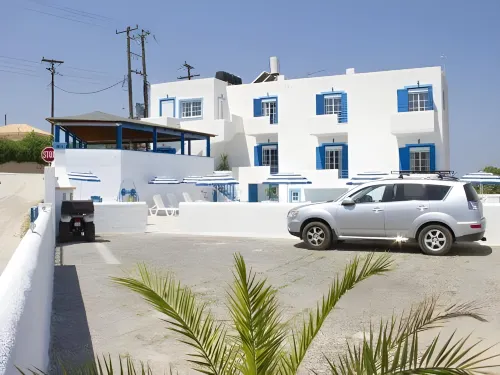 Blue Dolphin Studios and Apartment Hotels in Agia Marina