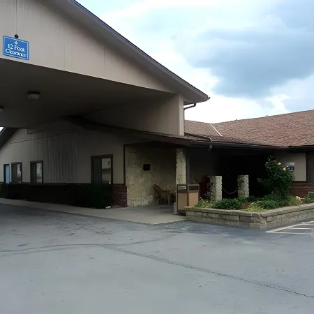 斯科特堡温德姆速 8 酒店