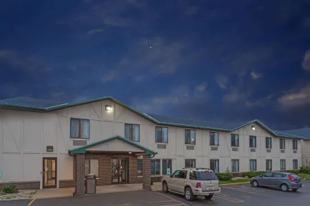 Delavan Inn and Suites Отели в г. Делаван