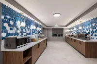 La Quinta Inn & Suites by Wyndham Knoxville Papermill - Morgenmad