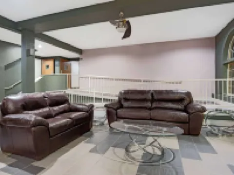 Super 8 by Wyndham Kansas City Hotels in Chouteau Township