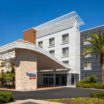 Fairfield Inn & Suites Orlando Kissimmee/Celebration Отели рядом с достопримечательностью «Парк аттракционов Олд-Таун»