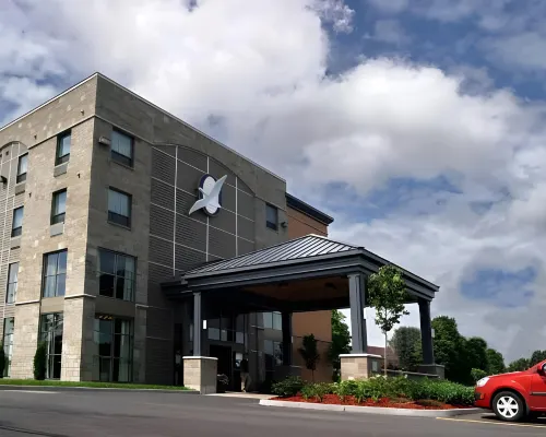 Days Inn by Wyndham Levis Отели рядом с достопримечательностью «Большая Аллея»