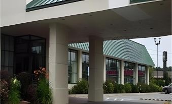 Ramada by Wyndham Ellsworth / Bar Harbor - Housity