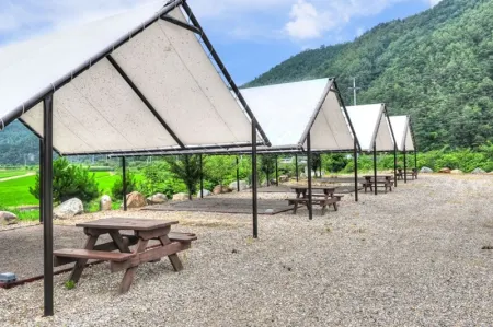 Yangyang Pool&Valley Camping Place Отели в г. Янъян