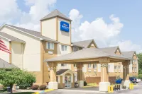 Travelodge by Wyndham Dawson Creek Các khách sạn ở Thung lũng Dawson
